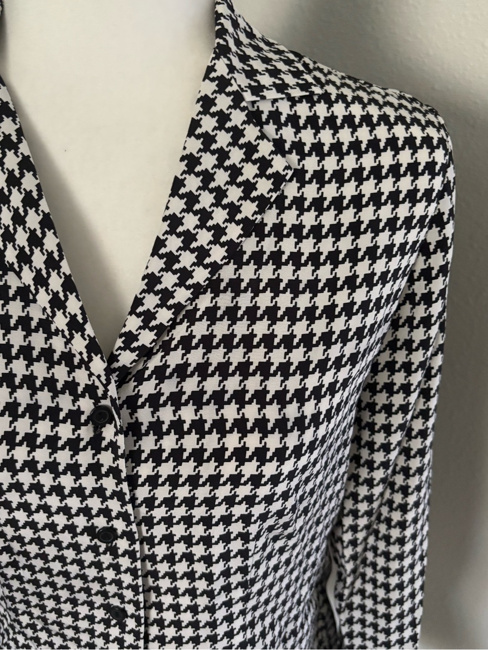 Petite Sophisticate Silk Black & White Houndstooth Top - Picture 2 of 6
